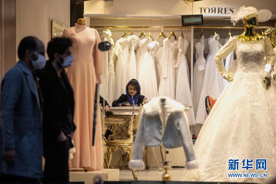 伊朗：疫情下的婚礼用品店