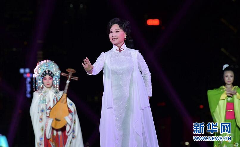 “致敬芳华——女性艺术专场”在广州塔演出