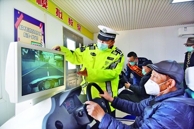 老年代步车“刹”得住车吗