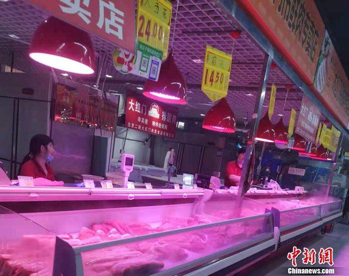北京丰台区某菜市场的猪肉摊。 <a target='_blank' href='http://www.chinanews.com/' >中新网</a>记者 谢艺观 摄