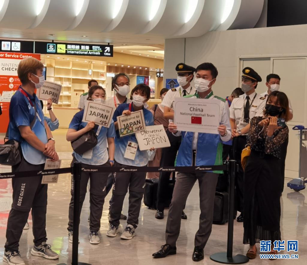 特写：疫情下的日本机场，如何确保运动员安全？