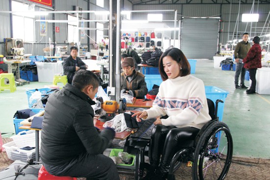 90后轮椅女孩杨淑亭：8年帮助1386名村民脱贫致富